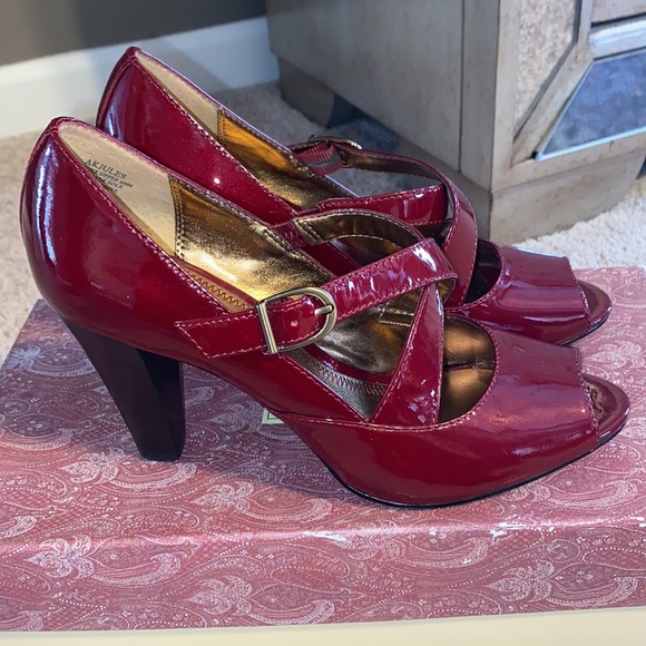 Heels - Picture 2 of 8